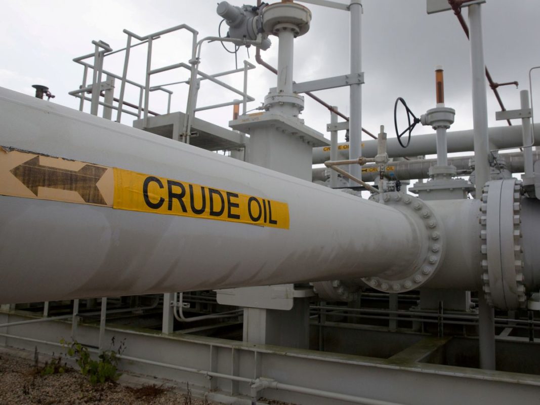США продадут 18 миллионов баррелей нефти из резервов