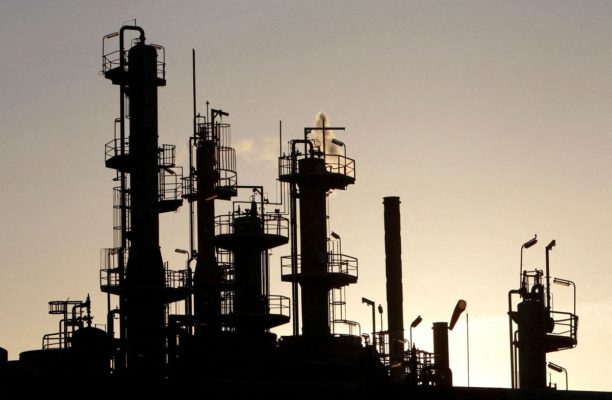 Рост цен на нефть продолжается, несмотря на возможное раскрытие резервов Китая