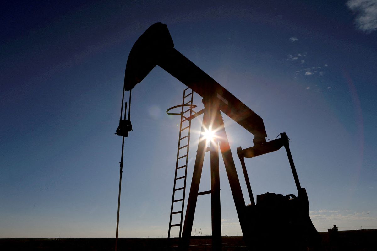 Нефть стабилизировалась на фоне опасений, что предложение России и Украины уменьшится