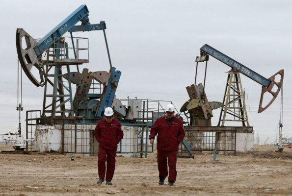 Нефть прибавила 1,5%, сообщает об очередном еженедельном росте из-за опасений по поводу поставок