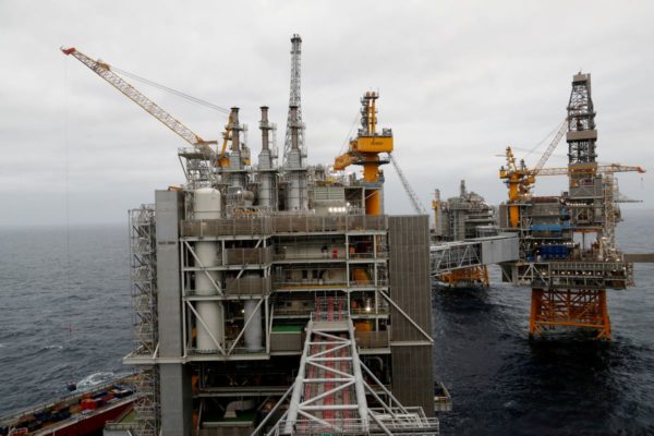 Переговорщики в Норвегии работают сверхурочно, чтобы предотвратить забастовку нефтяников