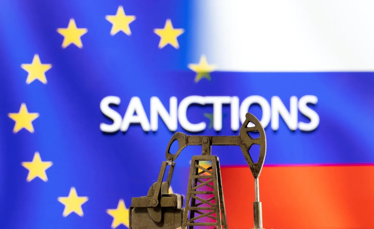 ЕС смягчила санкции, чтобы разблокировать российские нефтяные сделки с третьими странами