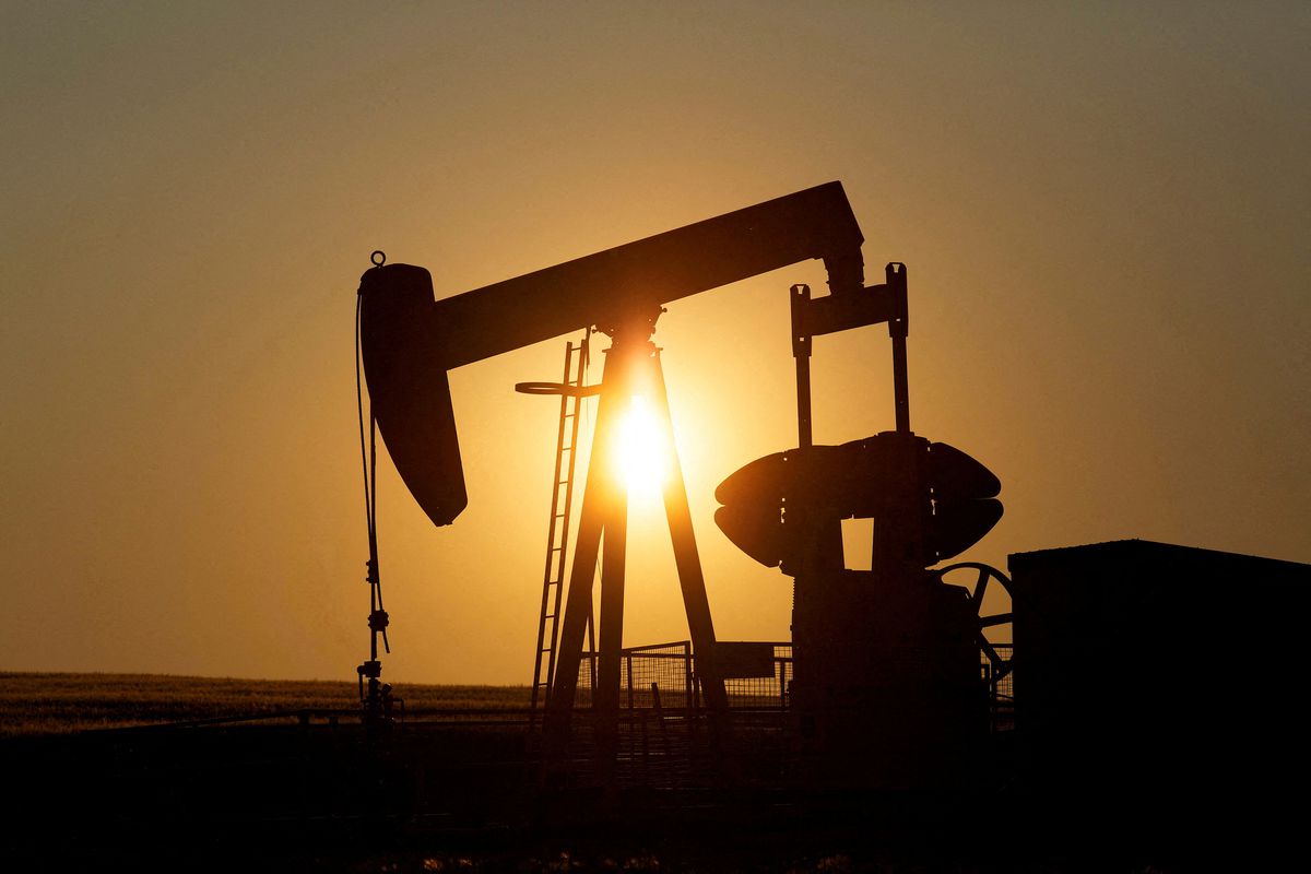 Нефть дорожает на данных о запасах сырой нефти в США и прогнозах ограниченного предложения