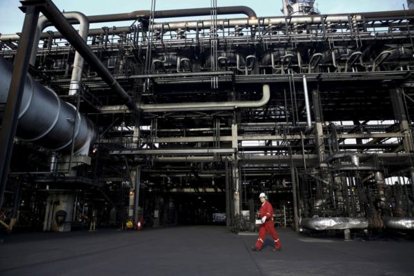 PDVSA приостанавливает поставки нефти в обмен на долги в Европу и требует обмена продуктами
