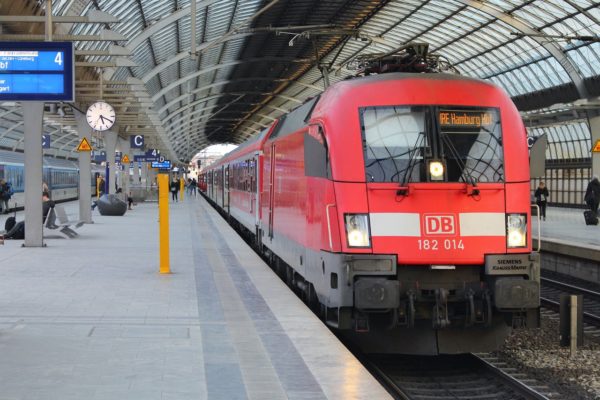 deutsche-bahn Изображение Jonas с сайта Pixabay